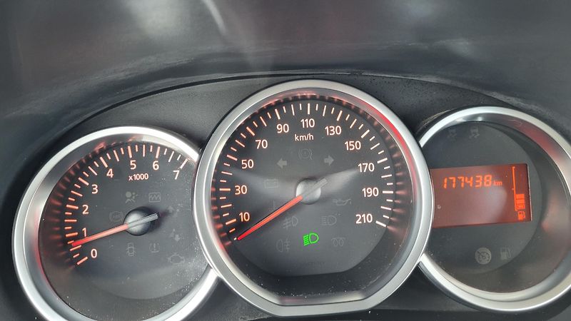 Dacia Lodgy STEPWAY 1,6i 75 KW 7 MÍST - fotka 23 z 26