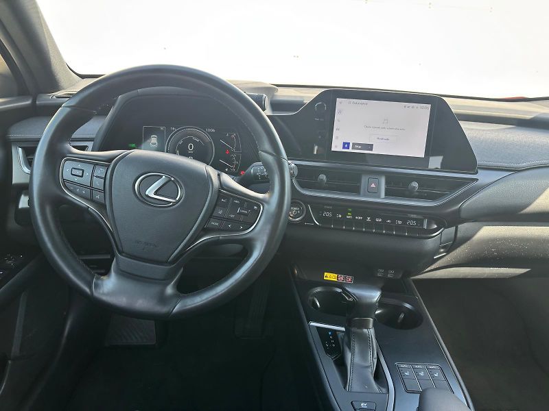 Lexus UX 250h 2,0 HSD F Sport Design AWD - fotka 5 z 29
