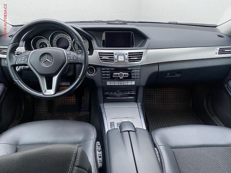 Mercedes-Benz Třídy E (2014) 2.2 CDi E250 4Matic, AT - fotka 8 z 21