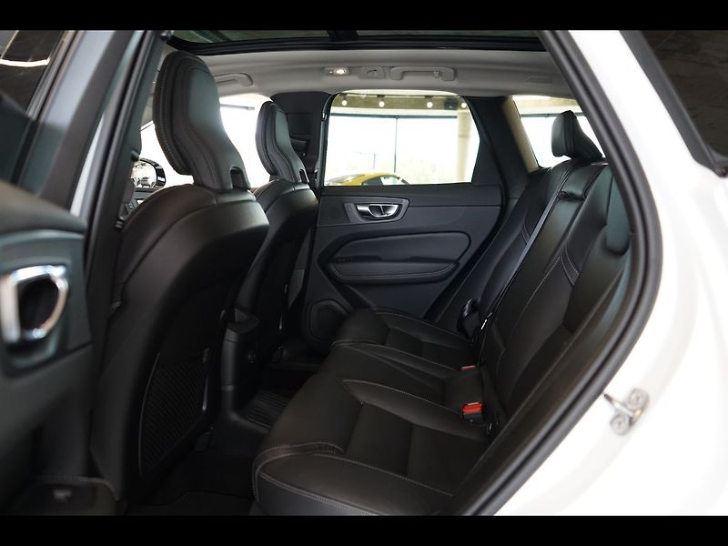 Volvo XC60 T8 PLUS Dark, Ventilace, 360° - fotka 44 z 48