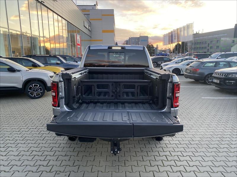 Dodge RAM (2025) 3,0 R6 LPG R6 Laramie Night - fotka 24 z 24