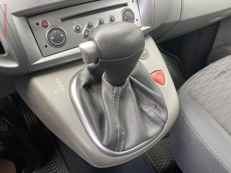 Renault Scénic (2007) 1.6 16V, ČR, AT, AC, xenon - fotka 16 z 16