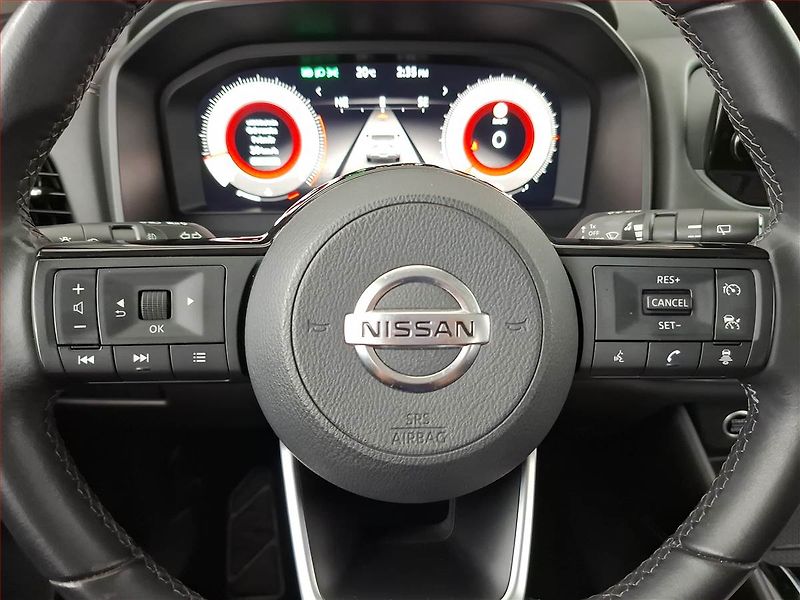 Nissan Qashqai (2022) 1.3 DIG-T - fotka 17 z 18