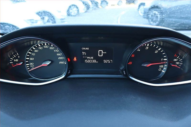 Peugeot 308 (2017) 1.6 BlueHDi, Serv.kniha, Navi - fotka 11 z 26