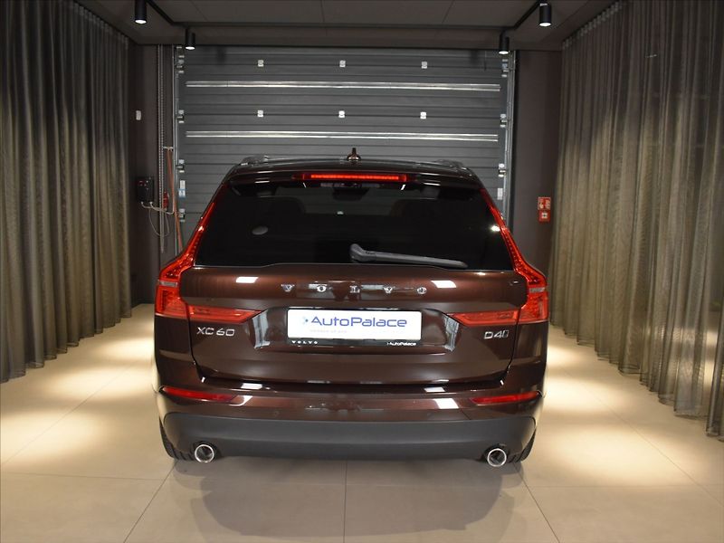 Volvo XC60 2,0 D4 AWD Momentum Tažné,BLIS - fotka 5 z 20