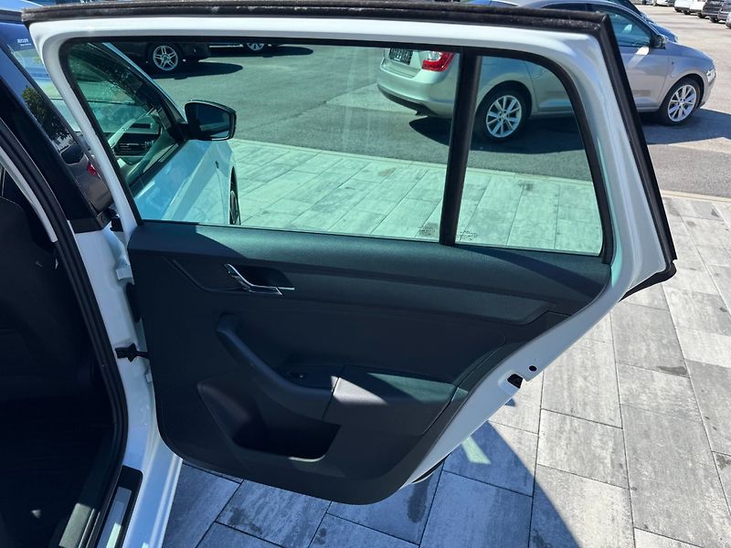 Škoda Rapid (2015) Spaceback Style + 1.4 TSI DSG - fotka 24 z 31