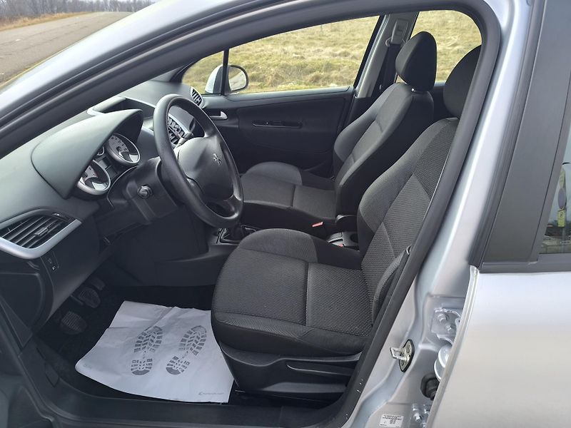 Peugeot 207 1.4  1.MAJITEL, DOLOŽENÉ KM - fotka 11 z 25
