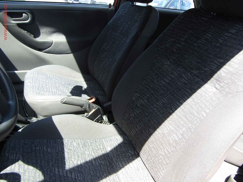Opel Corsa (2002) 1.2i, ČR, STK4/28 - fotka 9 z 14