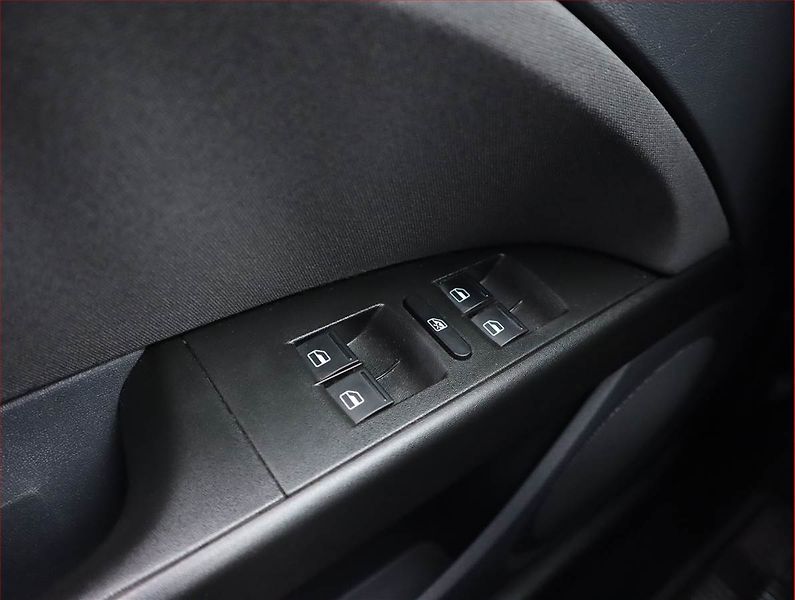 Seat Leon (2009) 1.6, nová STK, jezdí výborně - fotka 13 z 15