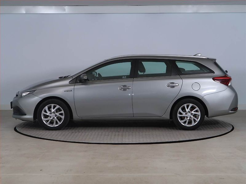 Toyota Auris (2016) Hybrid, Automat, Tempomat - fotka 3 z 21