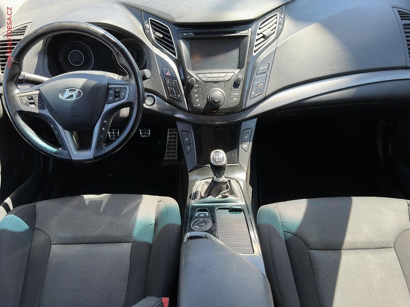 Hyundai i40 (2015) 1.7 CRDi, ČR, AC, park.asist - fotka 8 z 20