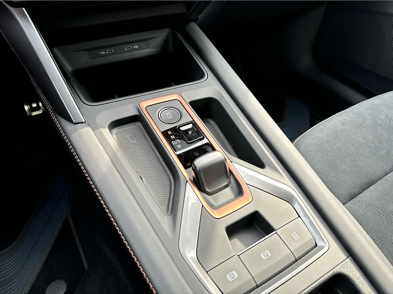 Seat Leon SP 1,5 eTSI - fotka 15 z 25