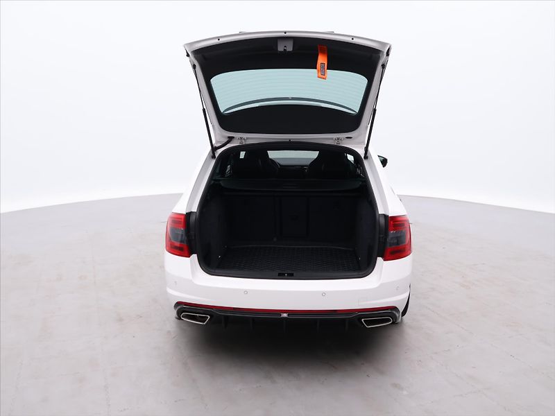 Škoda Octavia 2,0 TDI 135kW Xenon RS - fotka 9 z 31