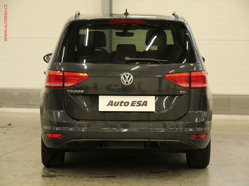 Volkswagen Touran (2017) 1.6TDi, 2.maj, Aut.klima - fotka 5 z 23