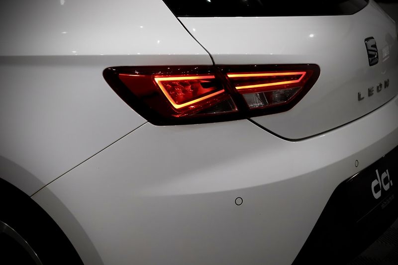 Seat Leon  1.4 TSI 92 kW FR - fotka 9 z 35
