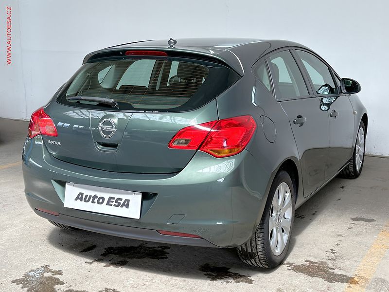 Opel Astra (2011) 1.6i 16V, ČR, AC, temp - fotka 4 z 15