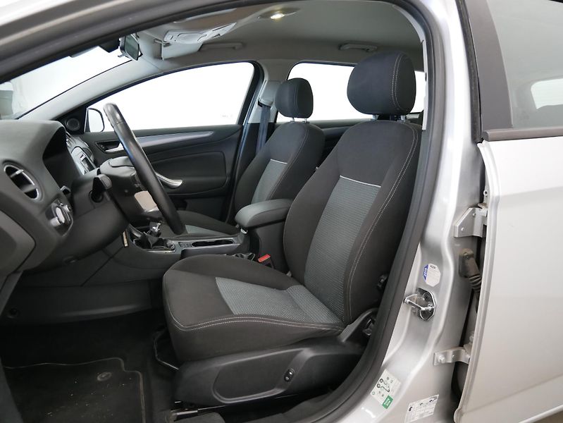 Ford Mondeo - fotka 6 z 6