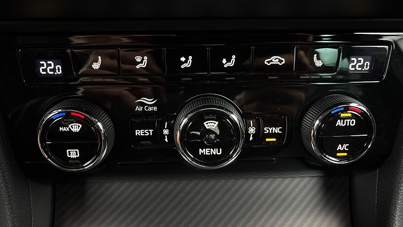 Škoda Superb 2.0 TDI DSG 4x4 Sportline - fotka 13 z 29