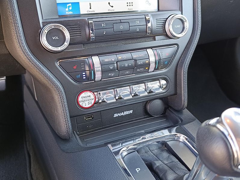 Ford Mustang 2.3 ECOBOOST CONVERTIBLE  - fotka 27 z 32