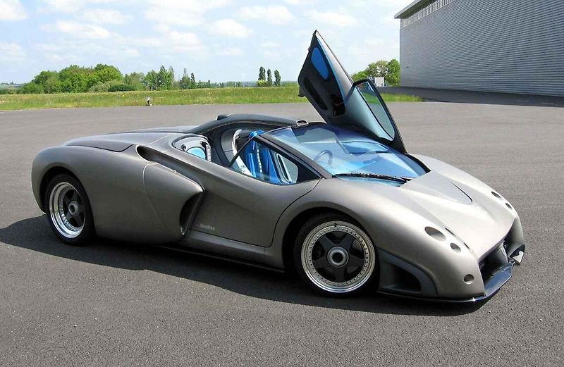 Unikátní automobil Lamborghini Pregunta, který vznikl jako futuristický koncept na konci 90. let minulého století, jde do aukce.