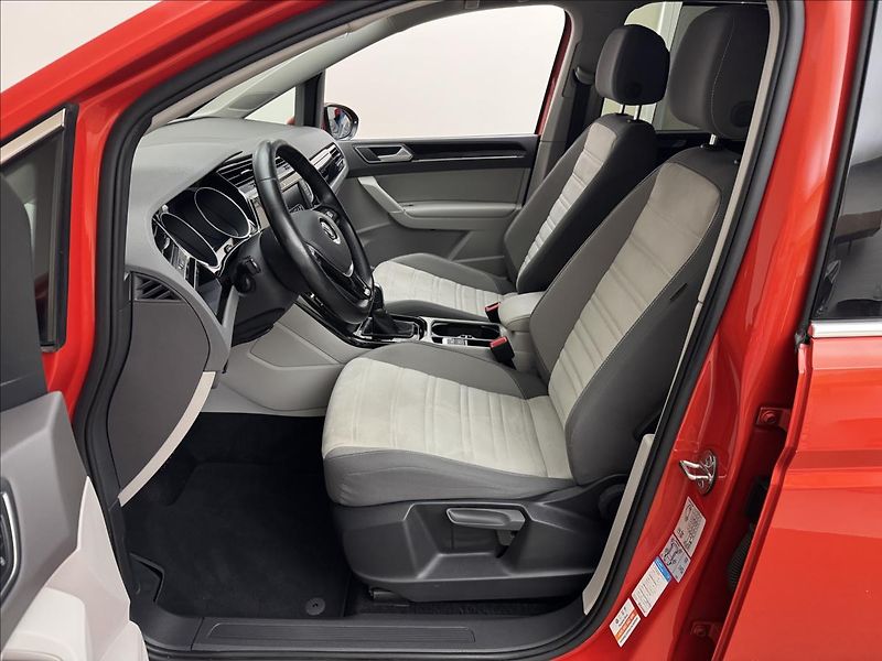 Volkswagen Touran 1,4 TSi 110kW DSG ACC 5MÍST CZ - fotka 34 z 44