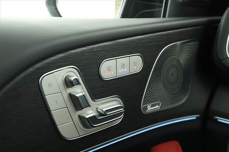 Mercedes-Benz GLE (2025) 450 d 4MATIC, AMG Line, Vzduch - fotka 19 z 20