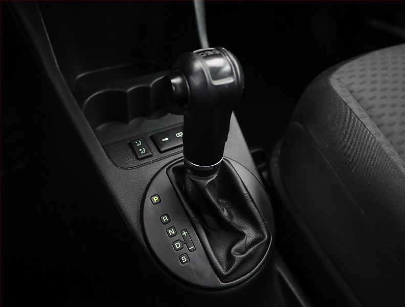Škoda Fabia (2010) Ambiente 1.2 TSI, Automat - fotka 10 z 14