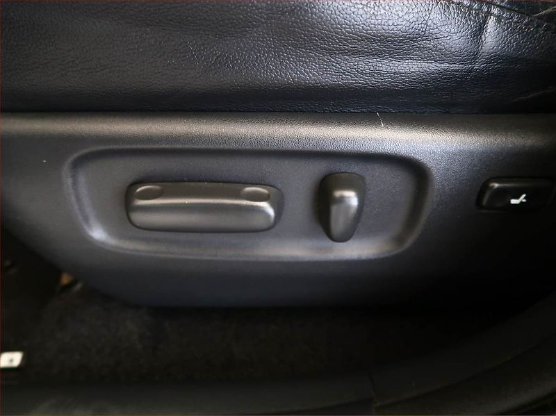 Toyota RAV4 (2011) 2.2 D-4D, 4X4, Tempomat - fotka 17 z 17
