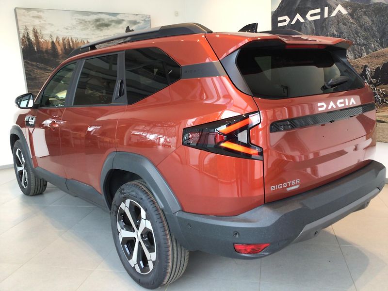 Dacia Bigster (2026) 1.8 HYBRID MAX.VÝBAVA PAN.OKNO - fotka 6 z 20