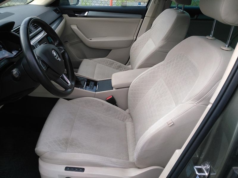 Škoda Superb 2,0 TDI /110 kW/ - fotka 13 z 33