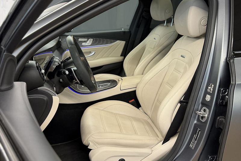 Mercedes-Benz Třídy E (2021) E 63s AMG 4Matic+ V8 Biturbo - fotka 16 z 124
