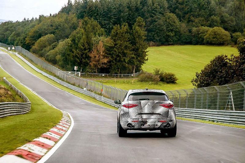 Alfa Romeo Stelvio Quadrifoglio na Nürburgringu.