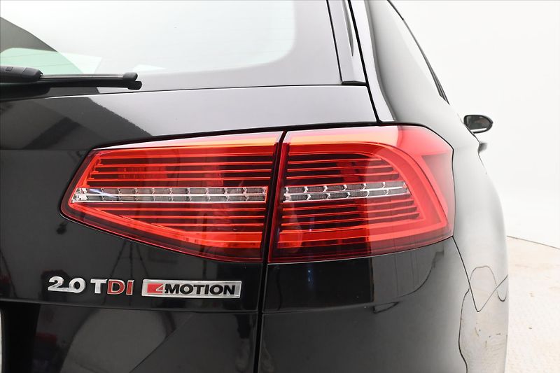 Volkswagen Passat 2,0 TDI 140 kW DSG 4Motion Zár - fotka 30 z 31