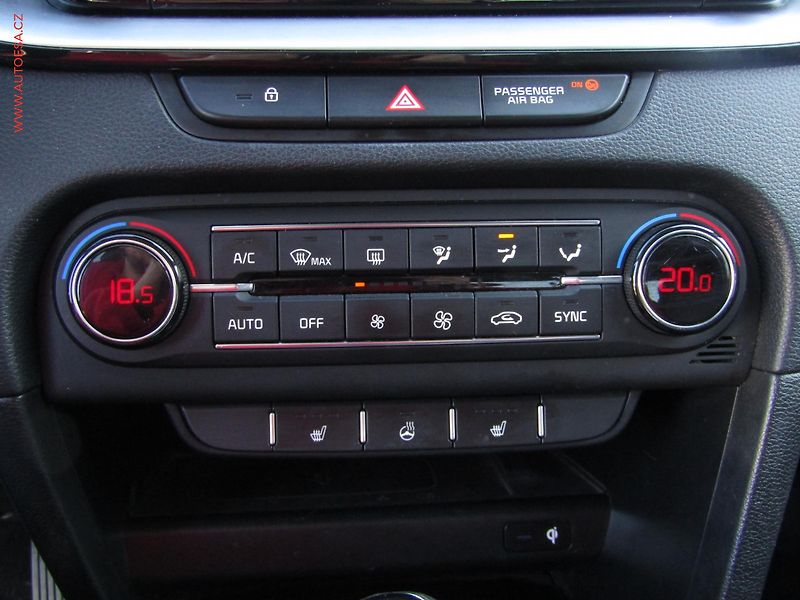 Kia XCeed (2020) 1.4 T-GDi, ČR, LED, navi - fotka 14 z 21