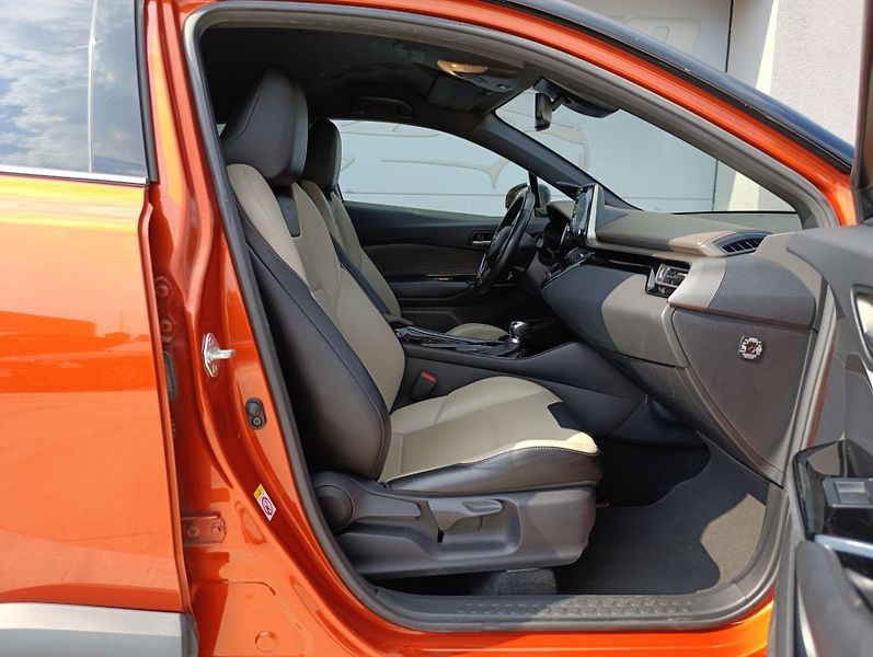 Toyota C-HR 2.0HEV PREMIERE ČR 1.MAJITEL - fotka 18 z 35