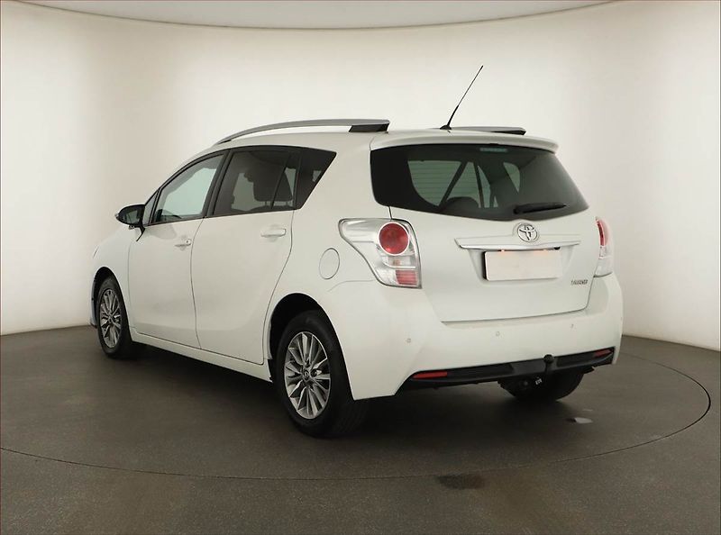 Toyota Verso (2017) 1.6 D-4D, 7 míst, Navi, Xenony - fotka 4 z 16