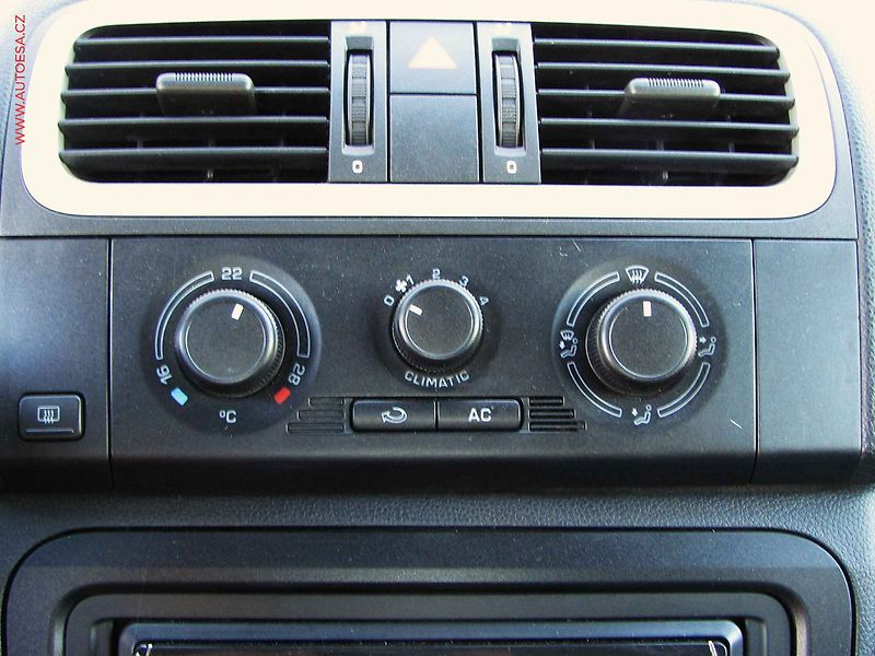 Škoda Roomster (2008) 1.2 HTP, 2.maj,ČR, Style - fotka 12 z 14