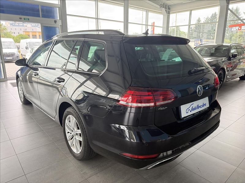 Volkswagen Golf 1,6   TDI 85kW,1.MAJ,SERVISKA - fotka 4 z 28