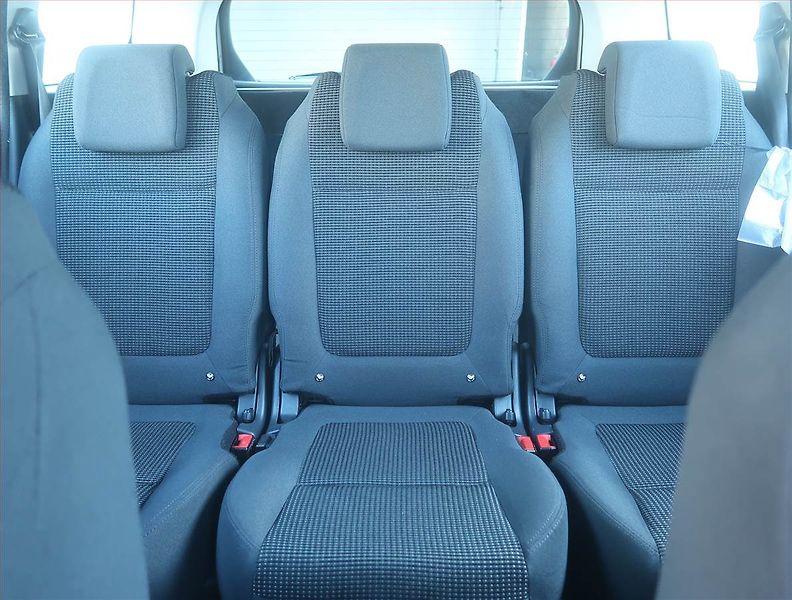 Peugeot 5008 (2013) 1.6 HDi, Tempomat - fotka 10 z 13