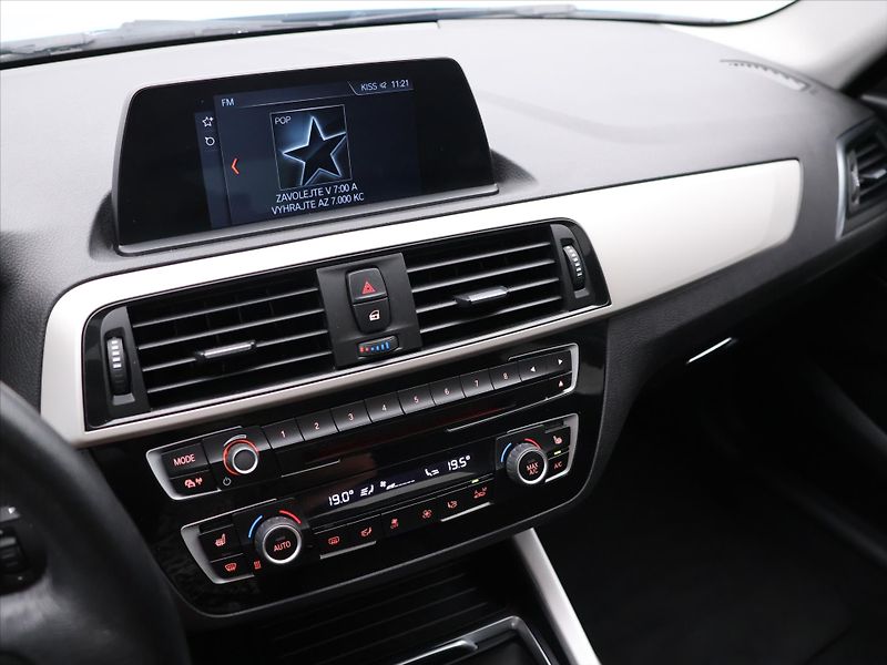BMW Řada 1 2,0 Ti 135 kW Automat Xenon - fotka 17 z 32