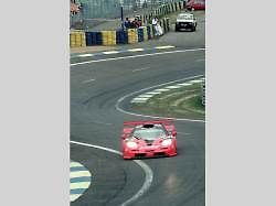 Drift je specifické odvětví automobilového sportu, při kterém se využívá řízený přetáčivý smyk.