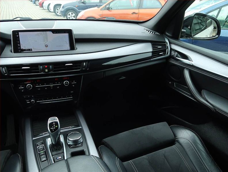 BMW X5 (2017) M Paket xDrive30d - fotka 8 z 17