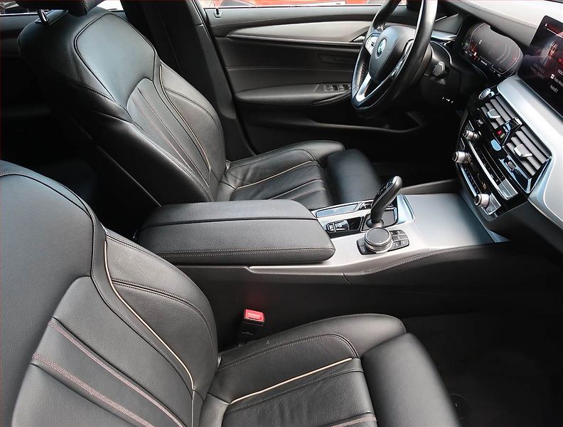 BMW Řada 5 (2020) 530d xDrive - fotka 9 z 15