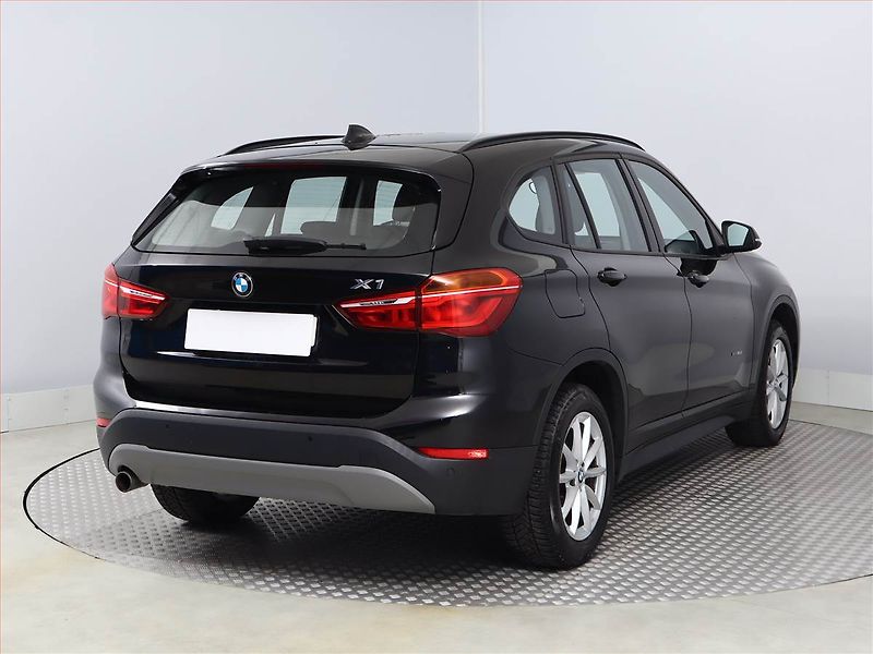 BMW X1 (2017) xDrive18d, 4X4, Automat, ČR - fotka 5 z 17