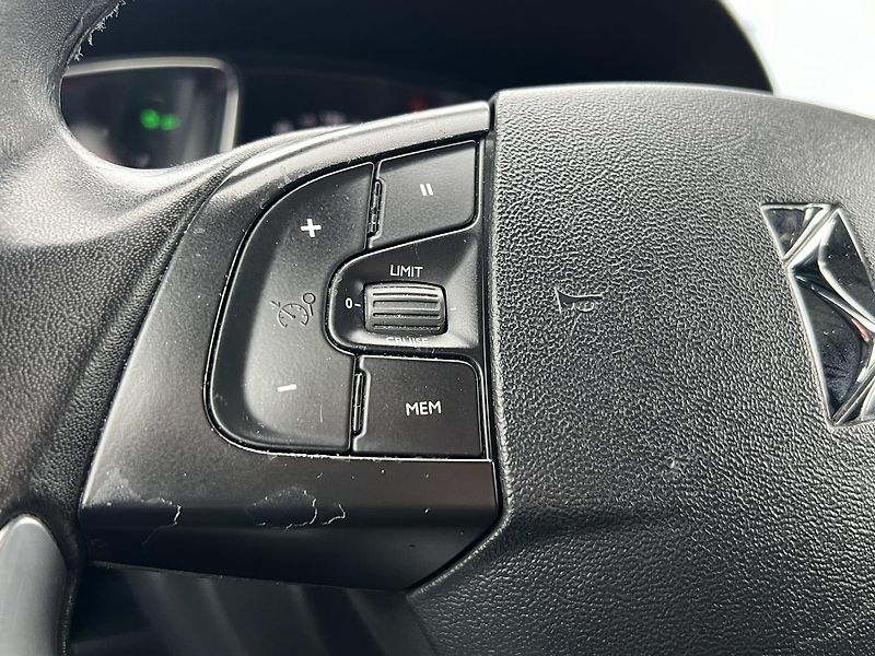 Citroën DS5 2.0HDi AUTOMAT NAVI KAMERA - fotka 14 z 43