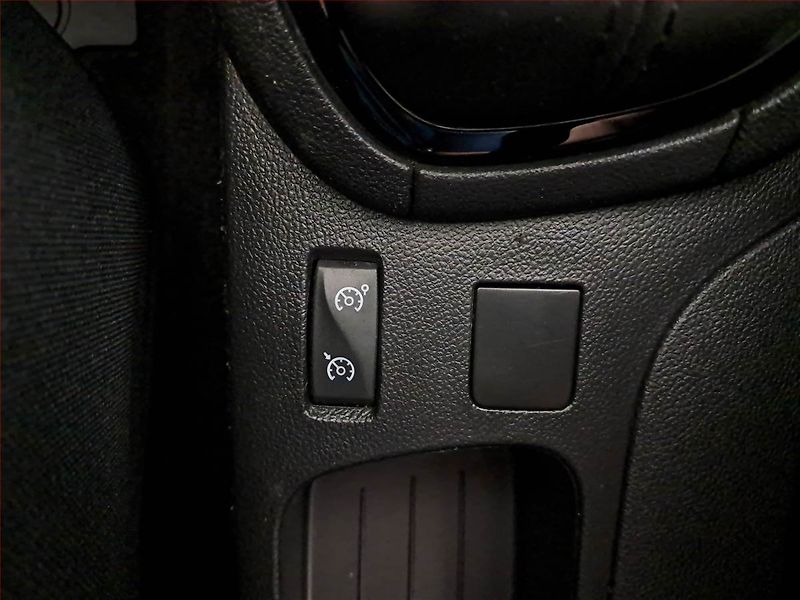 Renault Clio (2019) 0.9 TCe, Navi, Tempomat - fotka 21 z 21