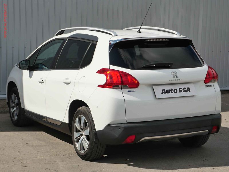 Peugeot 2008 (2015) 1.2 PT, 1.maj,ČR, Allure, AC - fotka 6 z 19