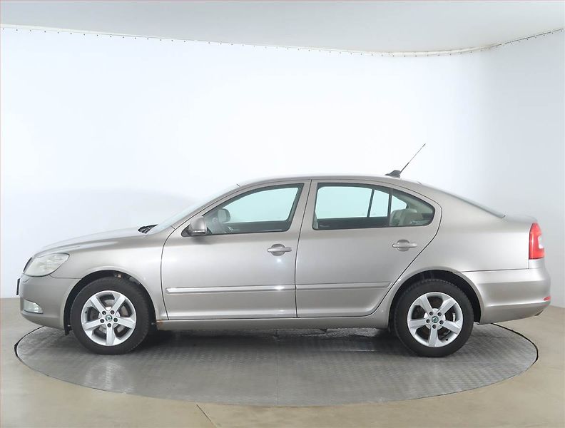 Škoda Octavia (2012) Ambition 2.0 TDI, Automat - fotka 3 z 17
