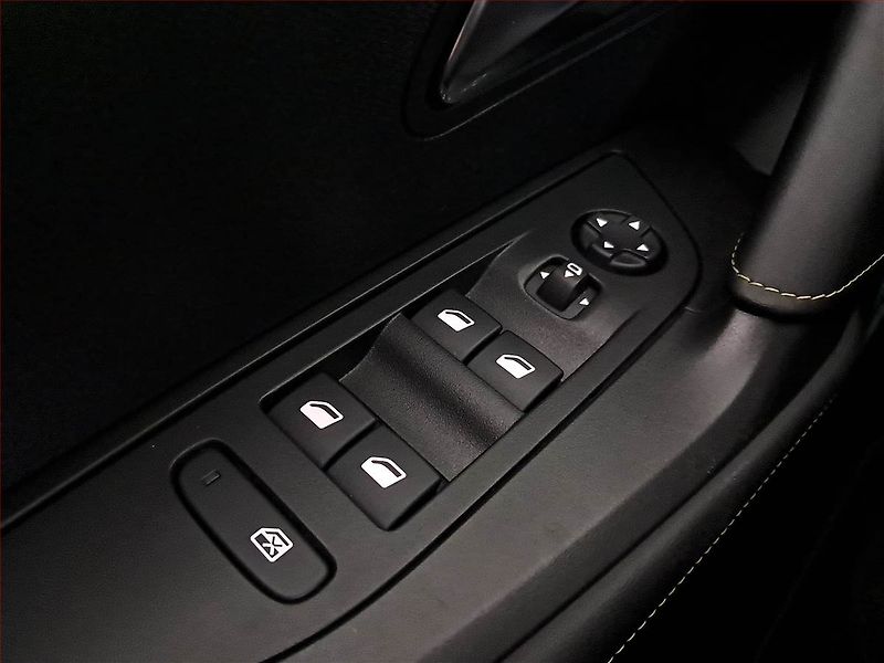 Peugeot 2008 (2022) GT Line 1.5 BlueHDi - fotka 22 z 24