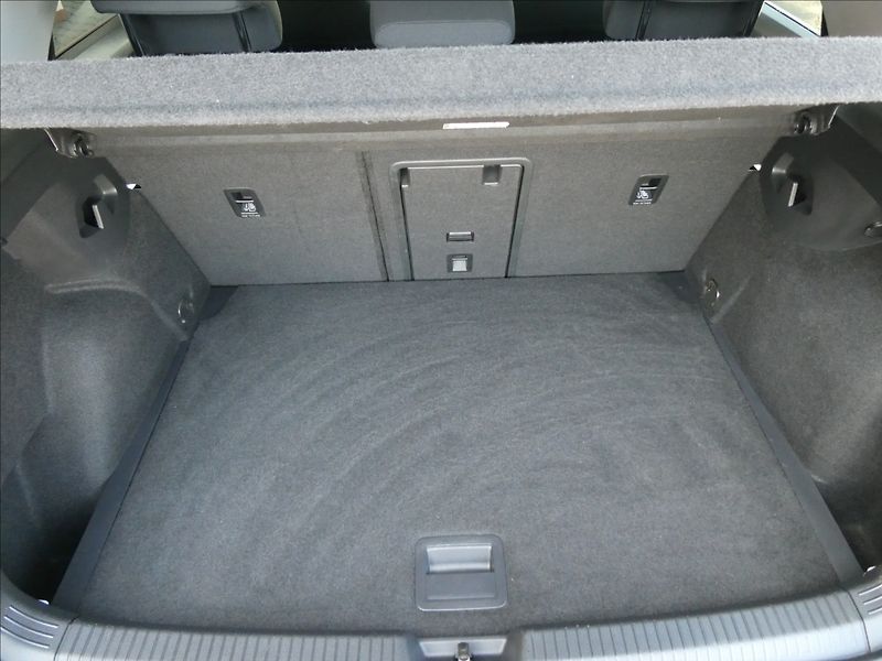 Volkswagen Golf 2,0 VIII TDi 2x kola,LED,CEBIA - fotka 19 z 50
